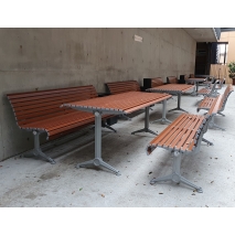 Madrid Setting with Seats - Splay Leg - Wood Grain Aluminium - Western Red Cedar